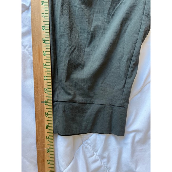 Athleta green Harbor Cargo Capri Pants Drawstring Waist Zip Pockets Size 20 - Picture 9 of 11